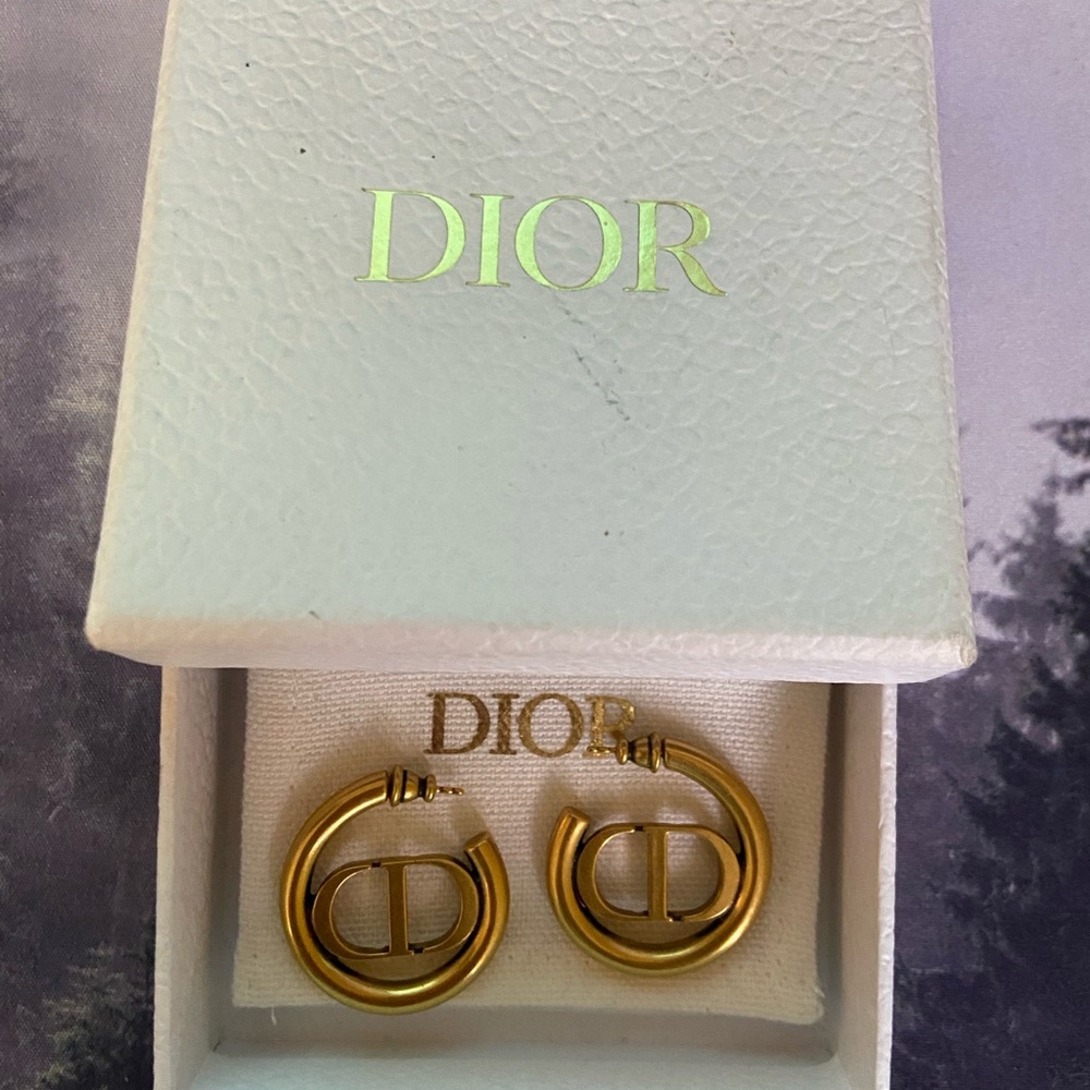 Dior 30 Montaigne Earrings - Picture 3 of 9